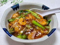 とろ～りあんが絶品！かき込むおいしさの「えびと小松菜の中華丼」レシピ