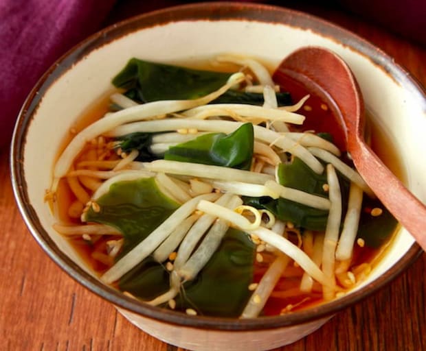 韓国では回復食!栄養補給にもおすすめな「わかめスープ」のレシピ5選