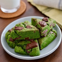 ホットケーキミックスで簡単！バターなしで作れる「抹茶スコーン」