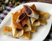 「餃子の皮」が余ったら♪パリッとおいしい簡単おやつ4選