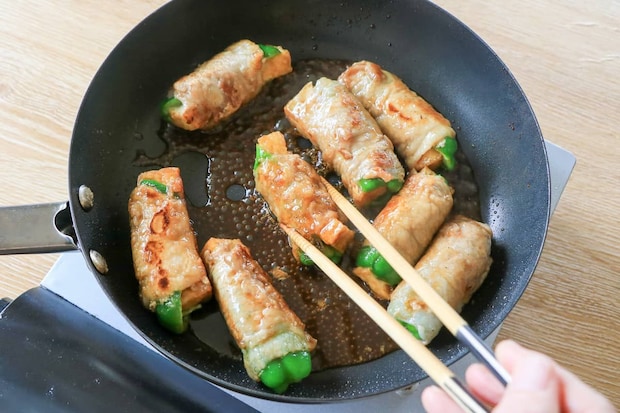 厚揚げの肉巻きピーマン