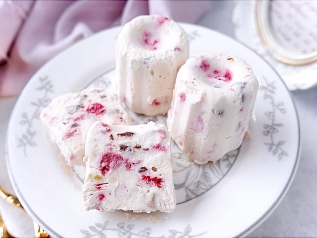 混ぜて冷やすだけ♪簡単おしゃれな「ベリーとチョコのカッサータ」