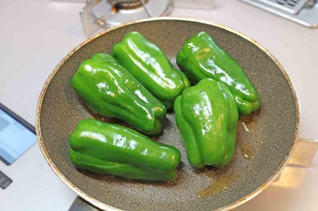 丸ごとピーマン焼き7