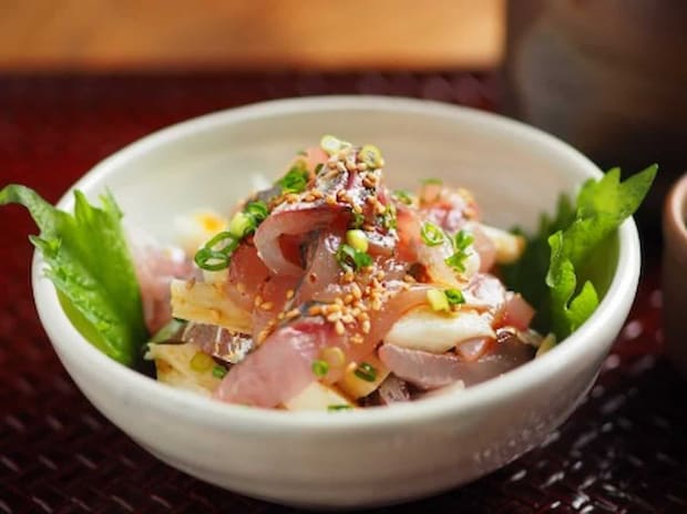 筋肉料理人さん 刺身×焼肉のたれでユッケ アジのユッケ風刺身
