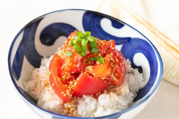 トマトをご飯にのせてみない?「トマト丼」は夏のランチにおすすめ!