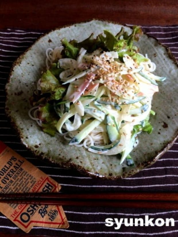 「玉ねぎとハムときゅうりのサラダそうめん」レシピ