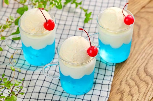 かき氷だけじゃない!ブルーハワイの涼やかおやつ4選