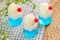 かき氷だけじゃない！ブルーハワイの涼やかおやつ4選