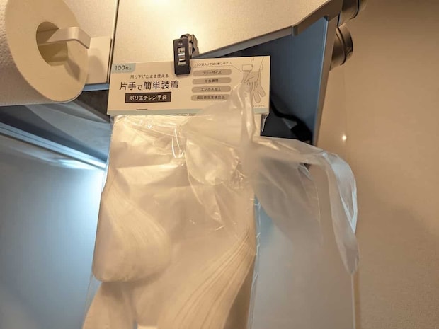こんな商品待ってた!キャンドゥ「吊り下げられるポリ手袋」で取り出しらくらく