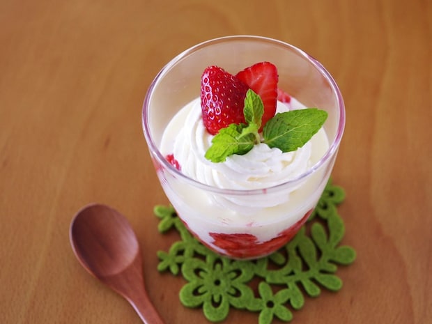 冷凍いちごで簡単!ひんやりおいしい「いちごのクリームチーズグラスケーキ」