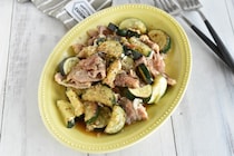 さっぱりコク旨！「ズッキーニと豚バラ肉のねぎ塩レモン炒め」