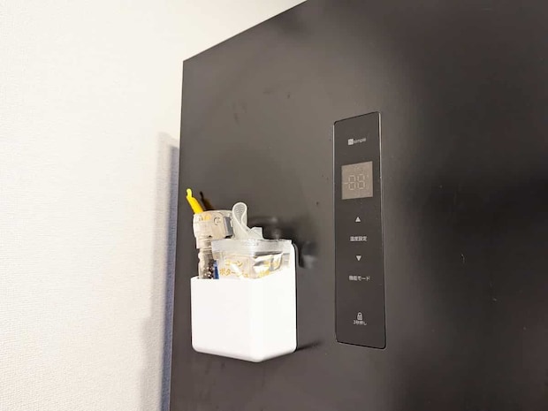 ダイソー 歯ブラシチューブスタンド(バス用マグネット)使用例