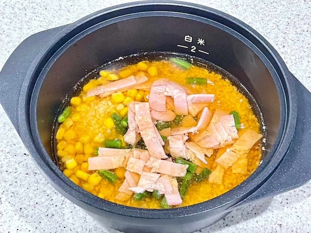 香ばしベーコンと夏野菜の彩り和風炊き込みご飯