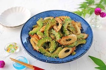 10分で作れる夏おかず！「ゴーヤとちくわのめんつゆバター炒め」