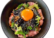 A5黒毛和牛ローストビーフが今だけおまけ付き！夏のごちそう丼にも