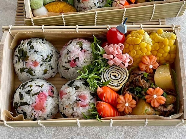 暑い日にさっぱりと海ごはん!「梅ちりめんワカメご飯のおにぎり」