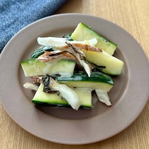 レンジで超簡単！お箸が止まらない「ズッキーニとちくわの塩昆布マヨ」