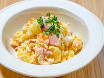 たった10分で完成！包丁不要＆レンジで作れる「たまポテサラダ」