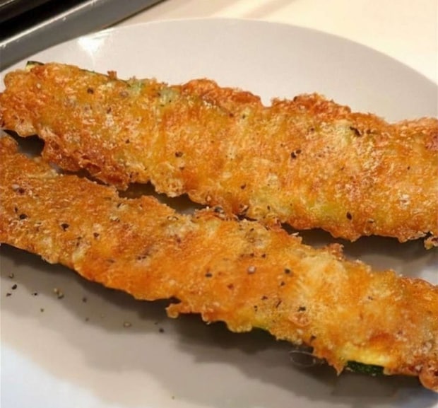カリッと香ばしい！「ズッキーニとチーズ」絶品おつまみレシピ