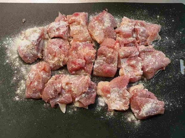 鶏もも肉の一口チキンステーキ・ハニーケチャップソース