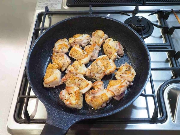 鶏もも肉の一口チキンステーキ・ハニーケチャップソース