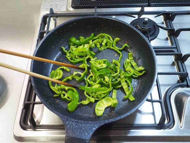 鶏もも肉の一口チキンステーキ・ハニーケチャップソース
