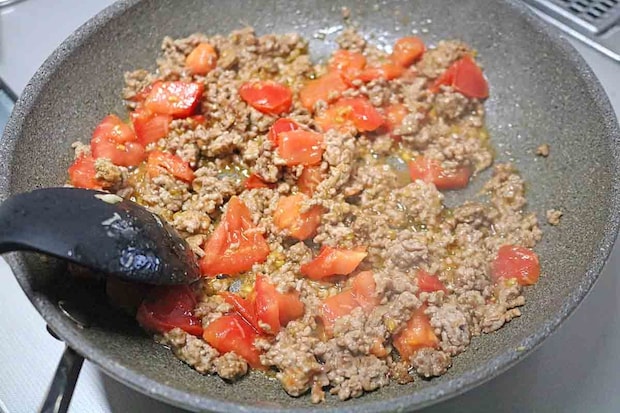 なすとひき肉トマト炒め8