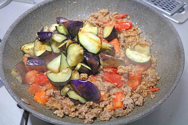 なすとひき肉トマト炒め7