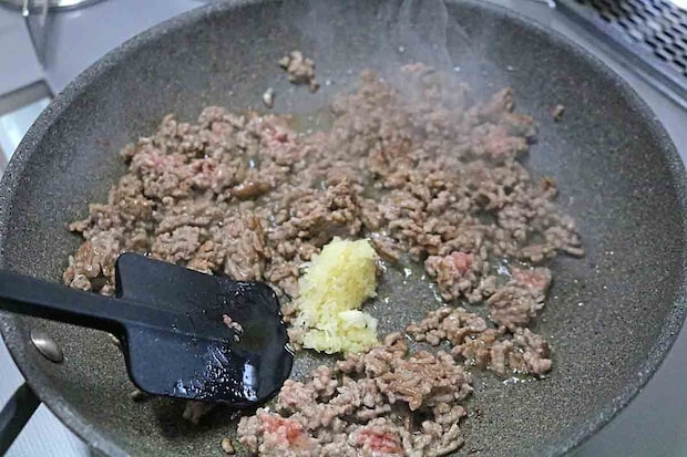 なすとひき肉トマト炒め9