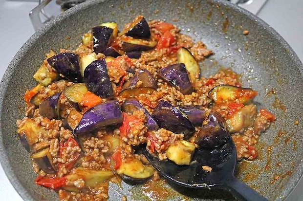 なすとひき肉トマト炒め6