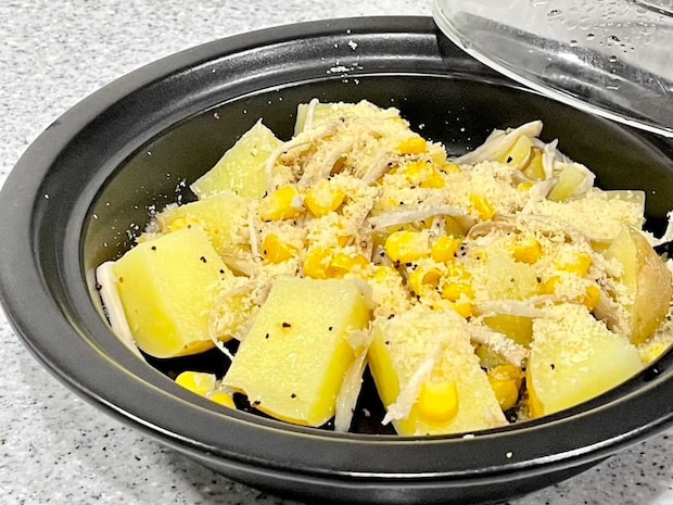 火を使わず簡単！レンジで10分で作れる「じゃがいものチーズ蒸し」