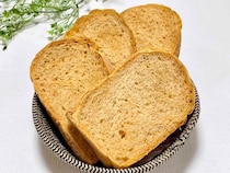 ホームベーカリーで簡単！パプリカとクミン香る「全粒粉食パン」レシピ