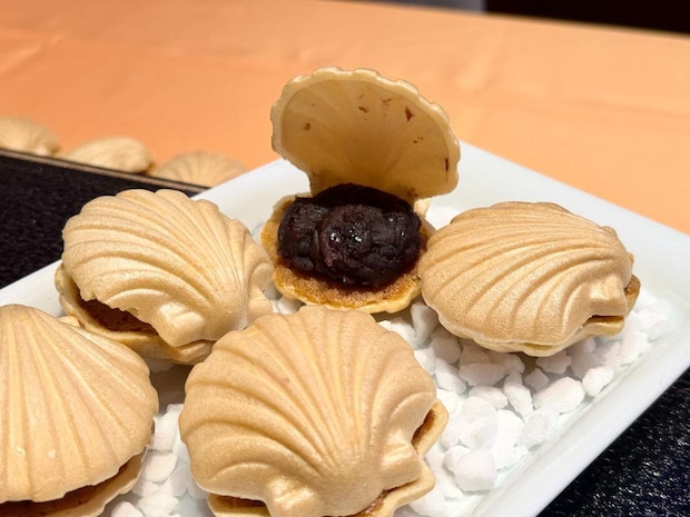 ぎんざ空也と帝国ホテルがコラボした「和洋折衷マドレーヌMONAKA」