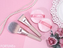 ロージーローザ25年冬新作｜マルチファンデブラシなど人気ブラシ＆パフにピンクカラーの新色が登場！