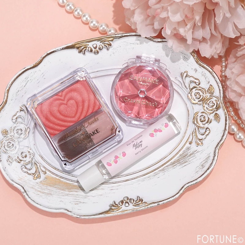 キャンメイク25年冬新作｜『パウダーチークス』＆『クリームチーク』の新色など全3品をレビュー