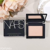 NARS（ナーズ）26年春新作｜「リフ粉」に色付きベージュの新色が登場！スウォッチや口コミをご紹介
