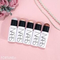 NARS（ナーズ）26年夏新作｜ツヤを纏う『ライトリフレクティング ルミナイジングスティック』が登場