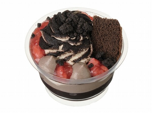 プリンケーキパフェ　ヤミいちご