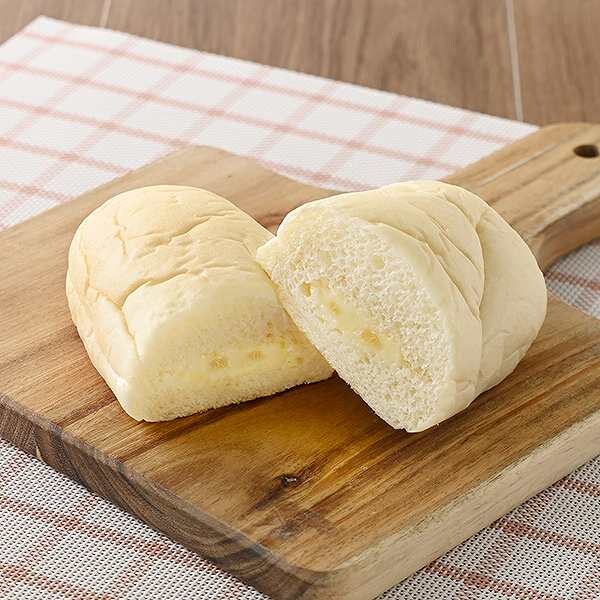 白生コッペパン（りんご果肉入りカスタード）