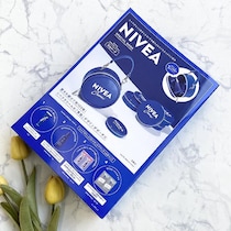 「欲しすぎて買った」「本当に青缶で可愛い」超豪華セットに歓喜…ネット完売！『ニベア』スペシャルブック！