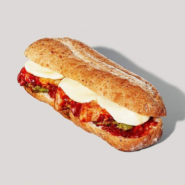 トマトモッツァレラ&バジルチキン 石窯フィローネ