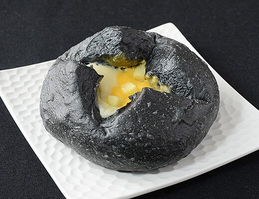 とろ〜りチーズのブラックパン