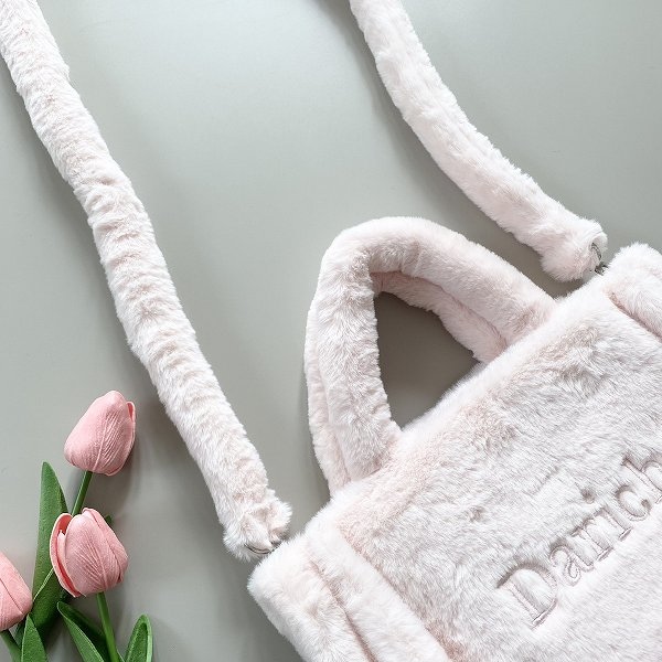 ふわもこファーが可愛いショルダーストラップ