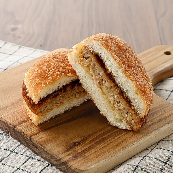 どかっと満足パン（メンチカツ）