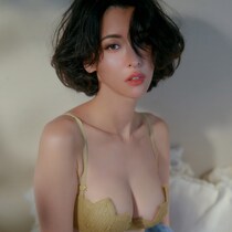 圧倒的な美ボディ…色気溢れるセクシーカット披露！輝き放つ圧巻の一冊！『奈月セナ』写真集12/23日～発売！