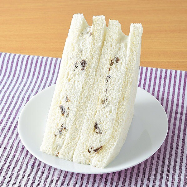 ラムレーズンホイップサンド
