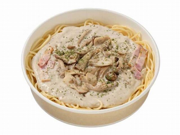 トリュフ香る　３種きのこのクリームパスタ