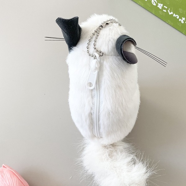 背中にはファスナー