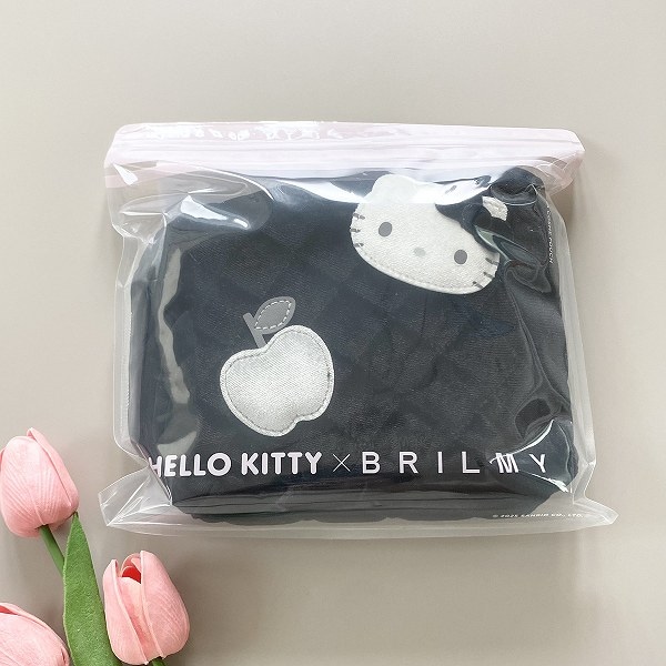 『HELLO KITTY × BRILMY 中身が見えて時短がかなう ズボラに優しいコスメポーチ BOOK VELOUR BLACK ver. SPECIAL PACKAGE』