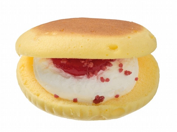 ７プレミアム　パンケーキバーガー　いちご＆ホイップ